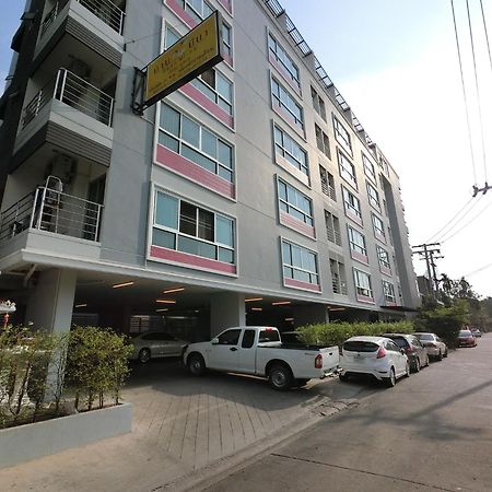 방콕 반 미나 아파트 호텔 외부 사진